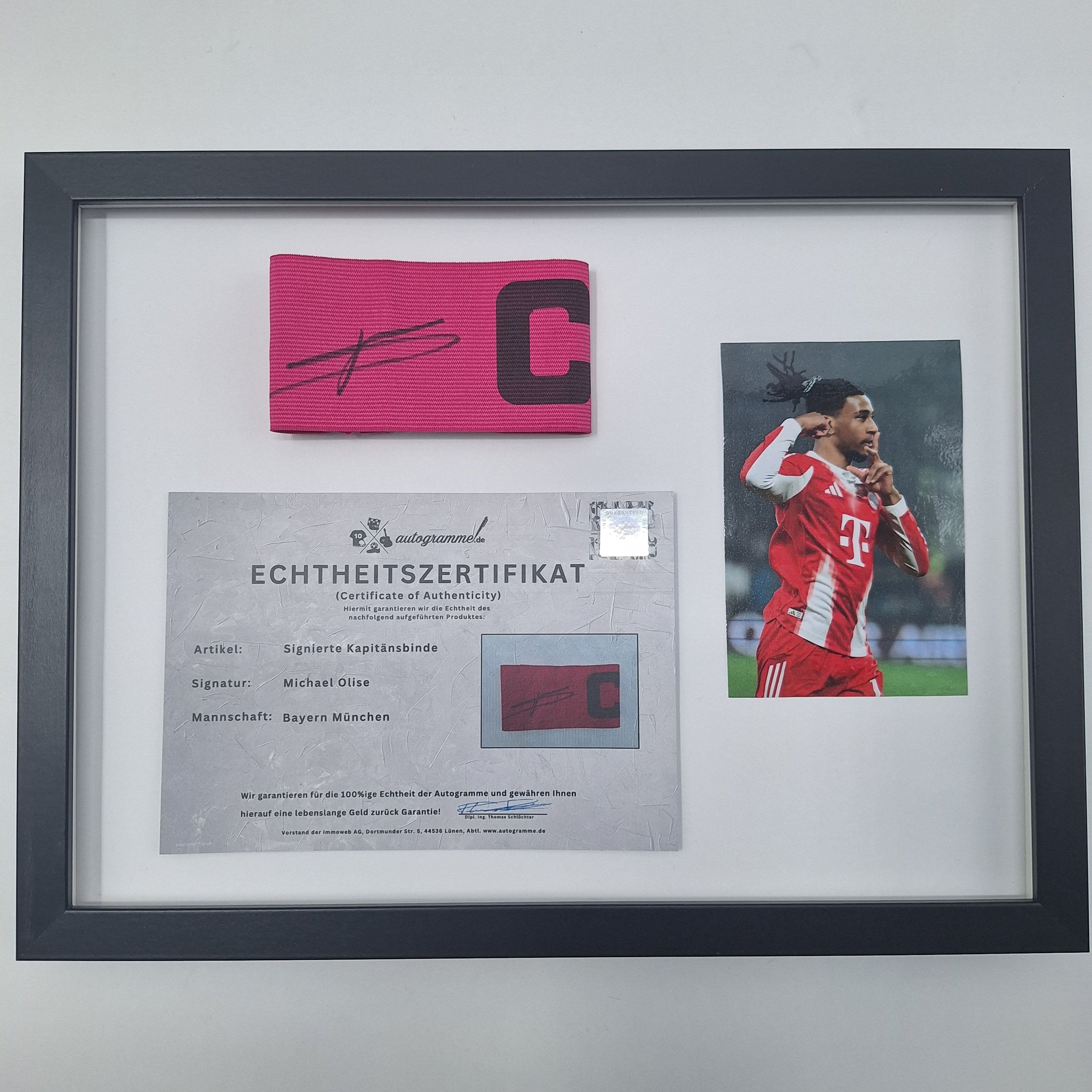 Kapitänsbinde Michael Olise signiert im Rahmen Bayern München