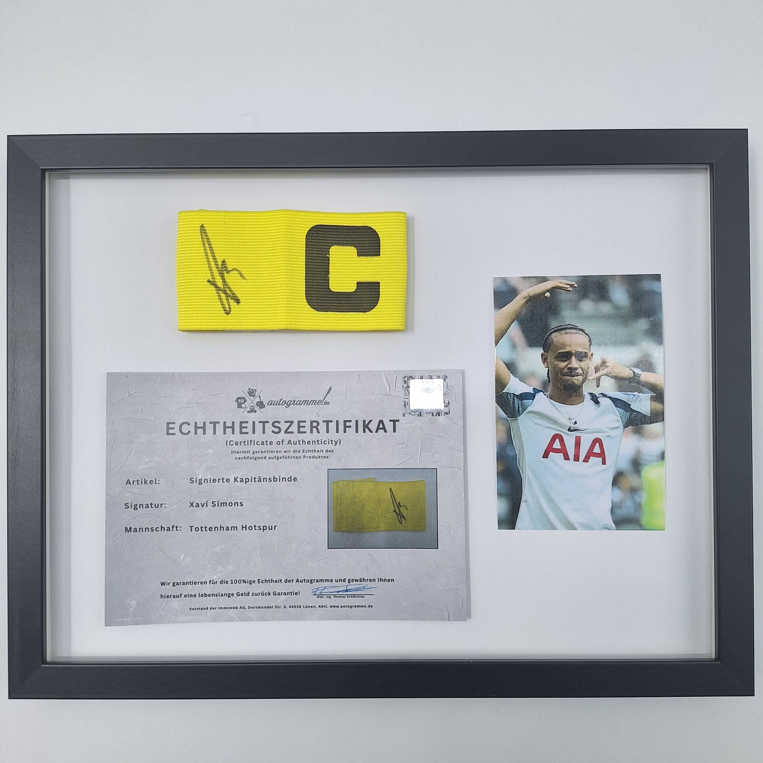 Kapitänsbinde Xavi Simons signiert im Rahmen Tottenham Hotspur