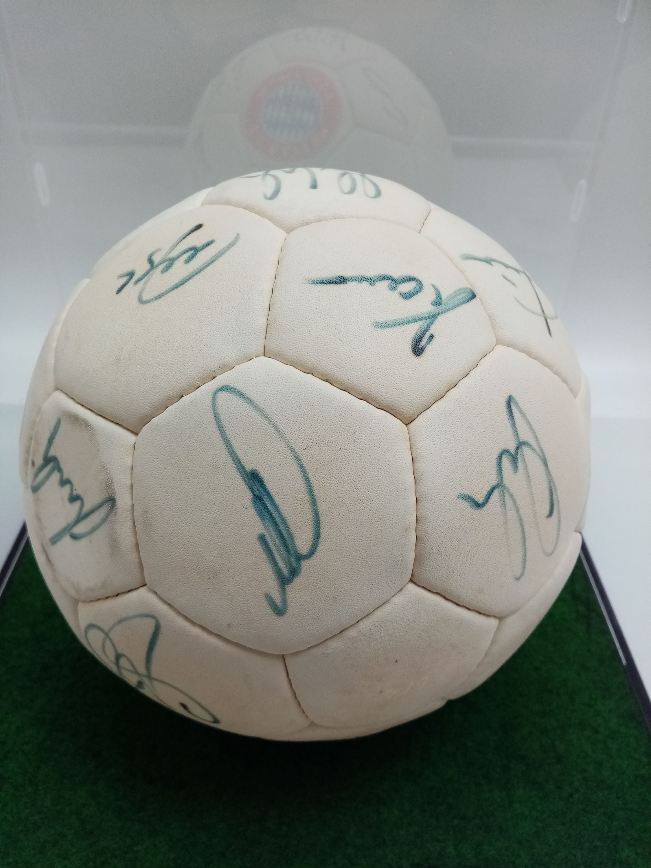 FC Bayern football team signed 1996/1997 signature autograph FCB ball