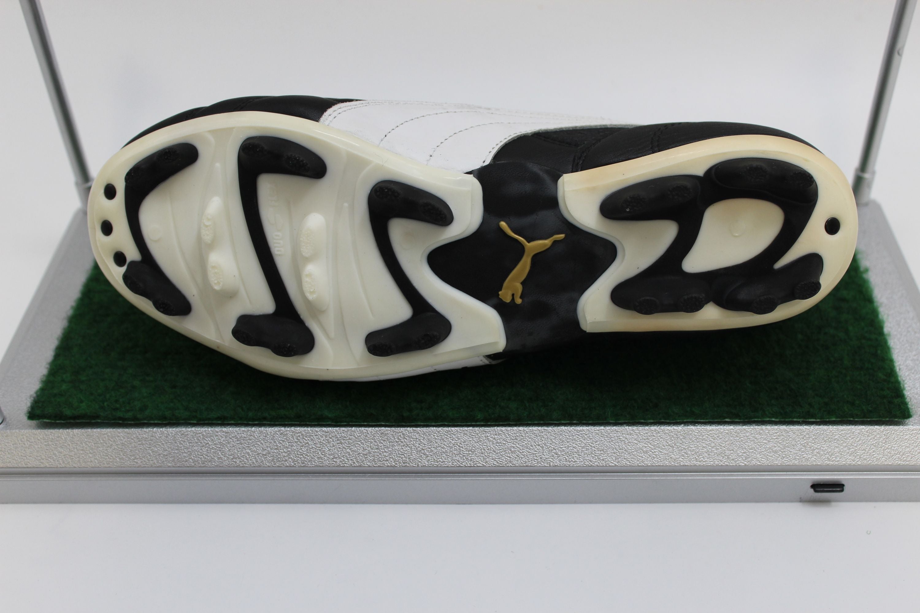 Football shoe Pele signed lighting Brazil world champion Puma Selecao Coa