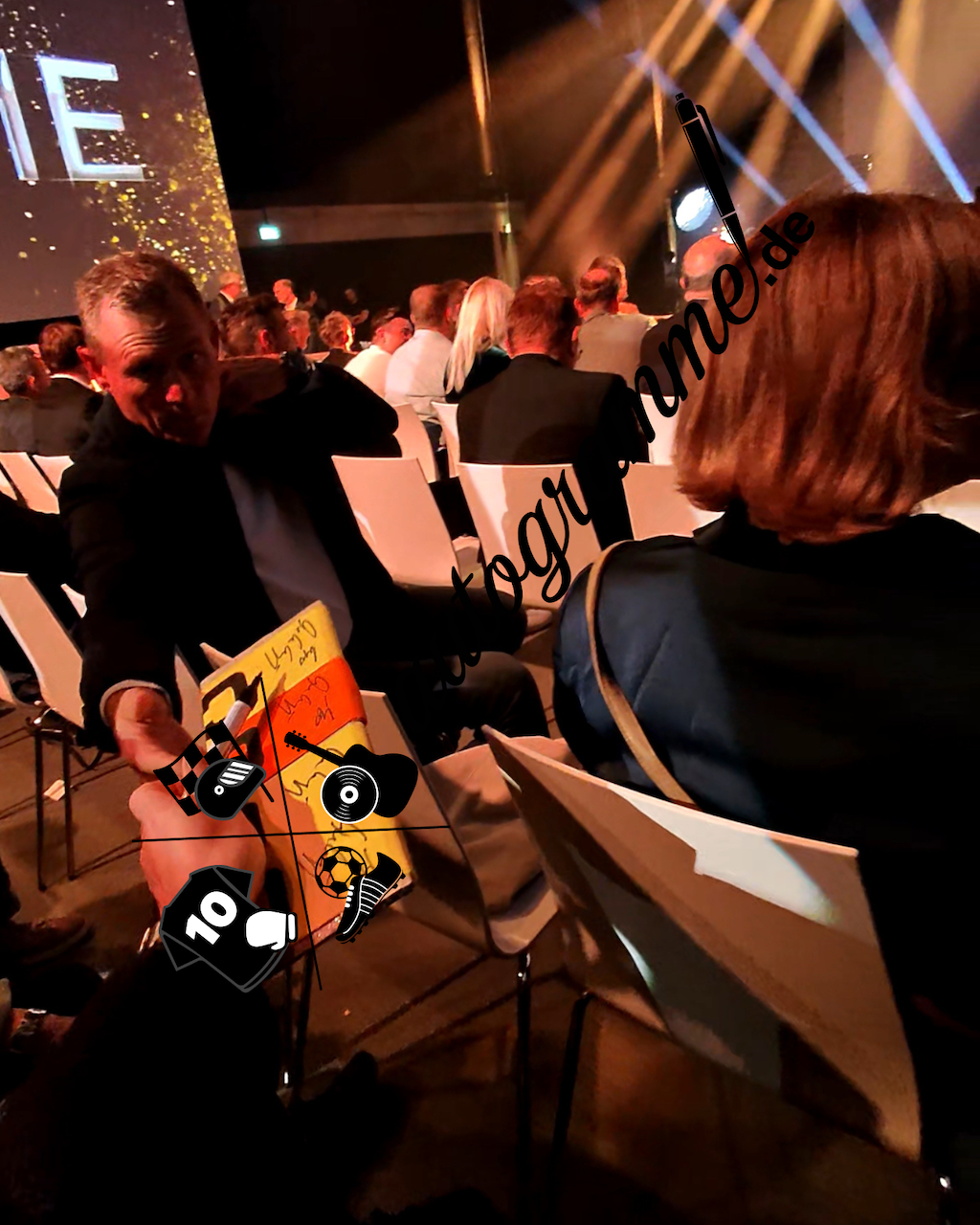 Kapitänsbinde Ingo Anderbrügge signiert im Rahmen Schalke 04 COA