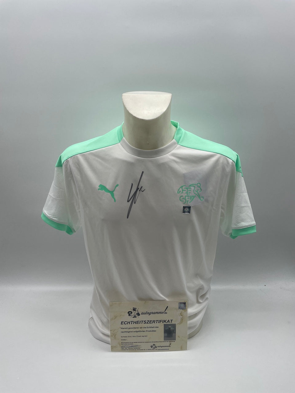 Schweiz Trainingsshirt Nico Elvedi signiert Puma Autogramm handsigned L