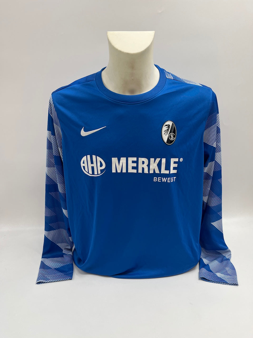 SC Freiburg goalkeeper jersey signed by Noah Atubolu, Nike XL