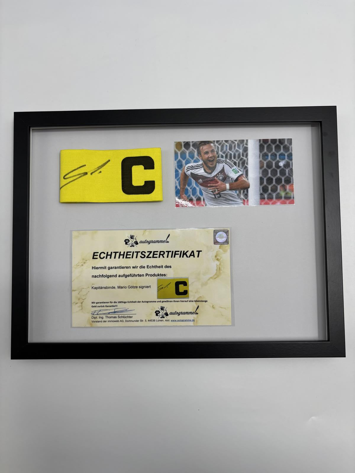 Kapitänsbinde Mario Götze signiert im Rahmen DFB gelb Fußball Autogramm COA