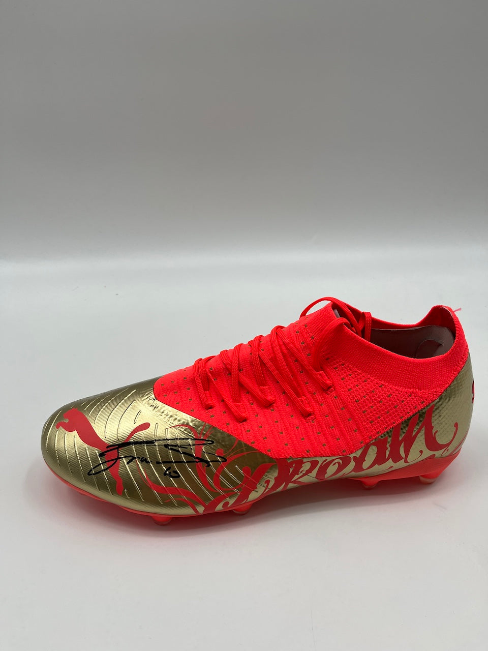 Football boots signed by Julian Brandt, Bundesliga Puma size 45