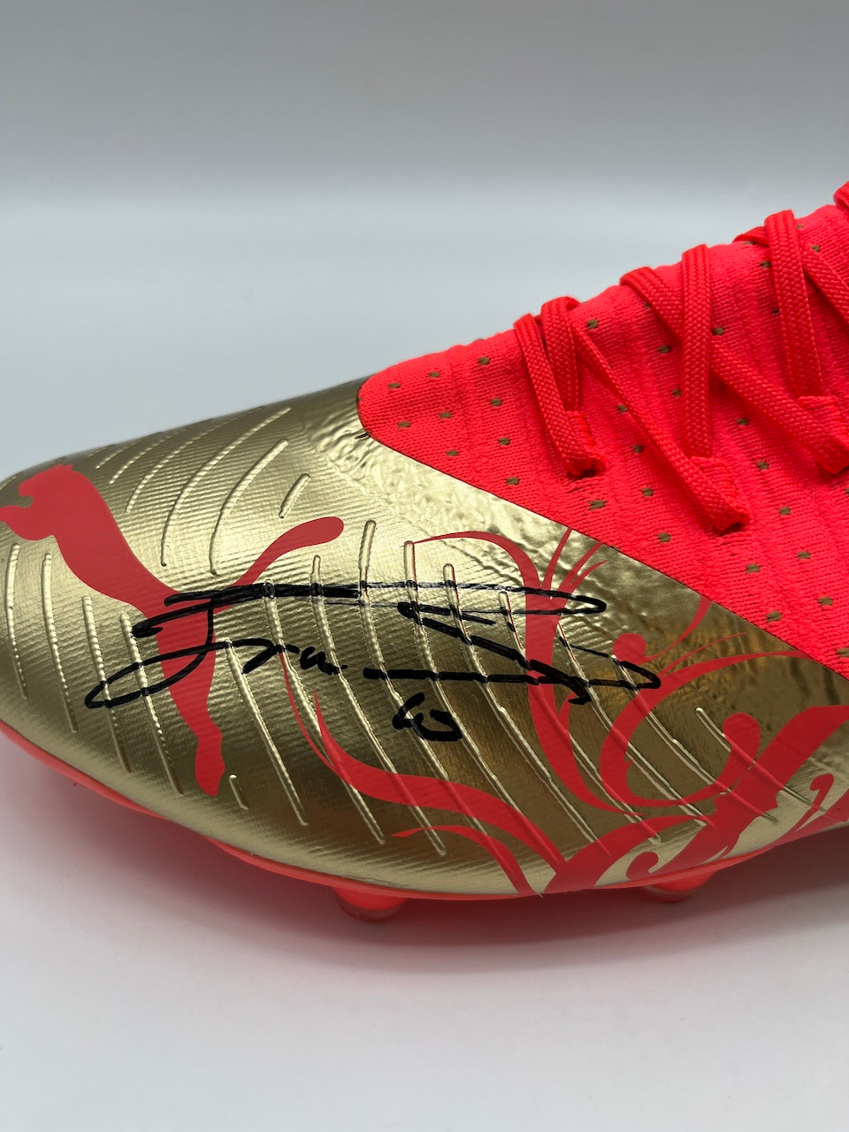 Football boots signed by Julian Brandt, Bundesliga Puma size 45