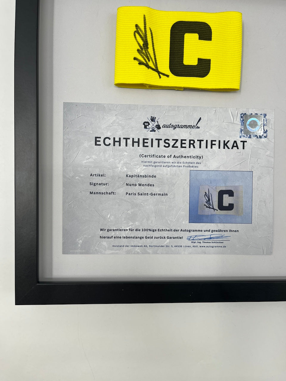 Kapitänsbinde Nuno Mendes signiert im Rahmen PSG COA