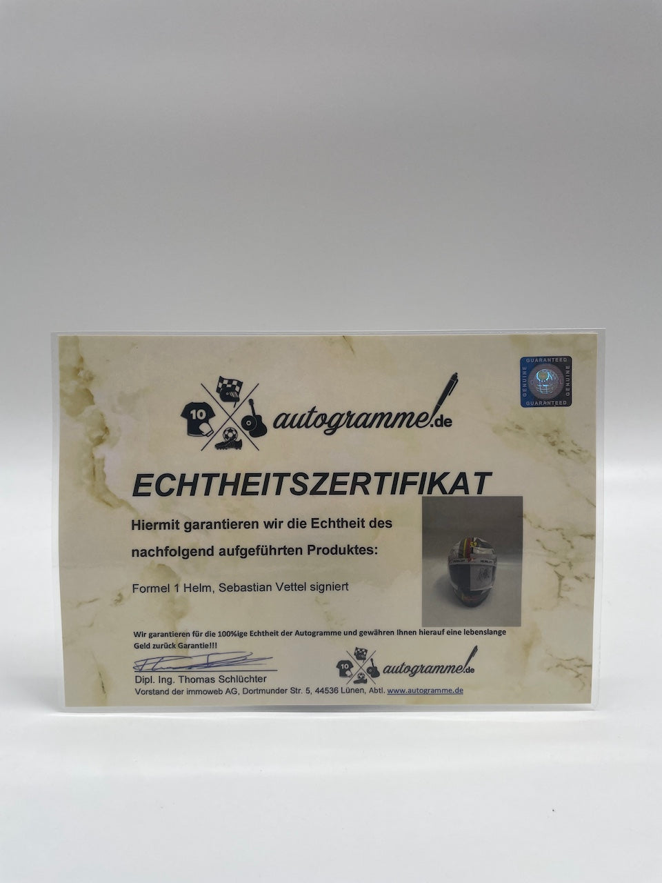 Sebastian Vettel Formula 1 helmet signature and certificate of authenticity 1: 1