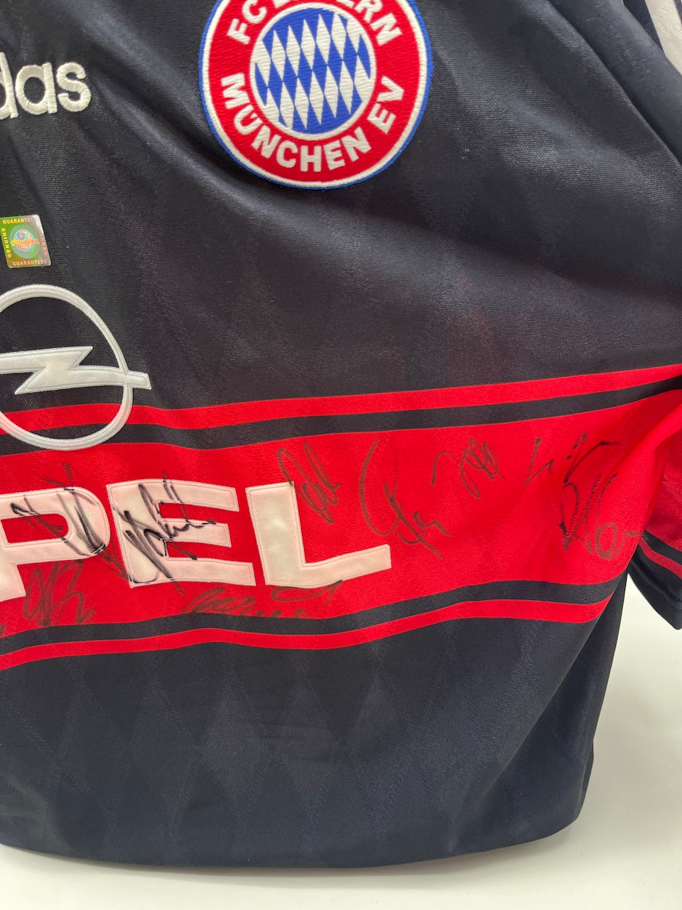 Bayern Munich jersey 1997/1998/1999, team signed, autographed, Adidas XL