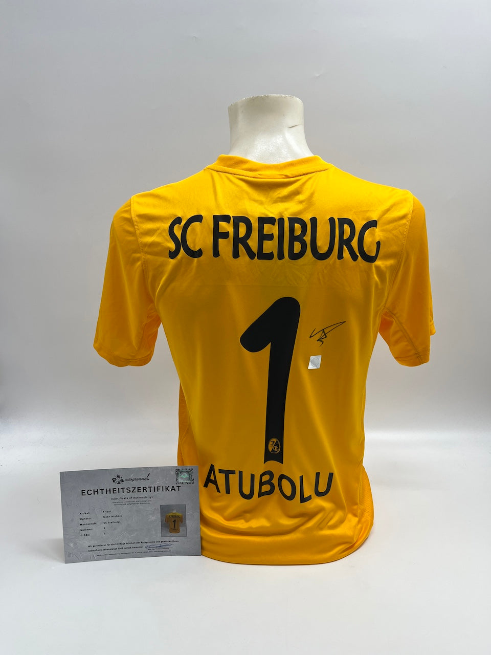 SC Freiburg goalkeeper jersey signed by Noah Atubolu, autographed by Nike S