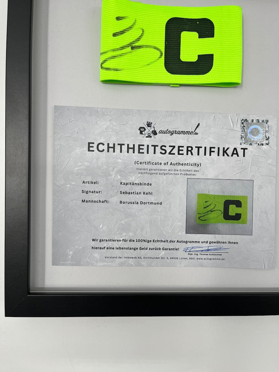 Kapitänsbinde Sebastian Kehl signiert im Rahmen Borussia Dortmund neu