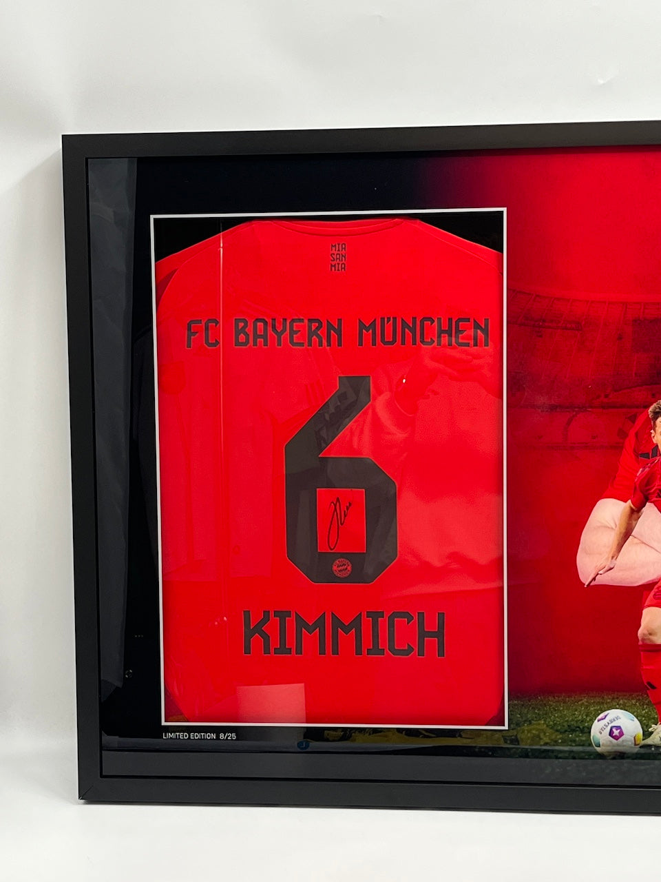 Bayern München Trikot Joshua Kimmich signiert im Rahmen COA Adidas 8/25