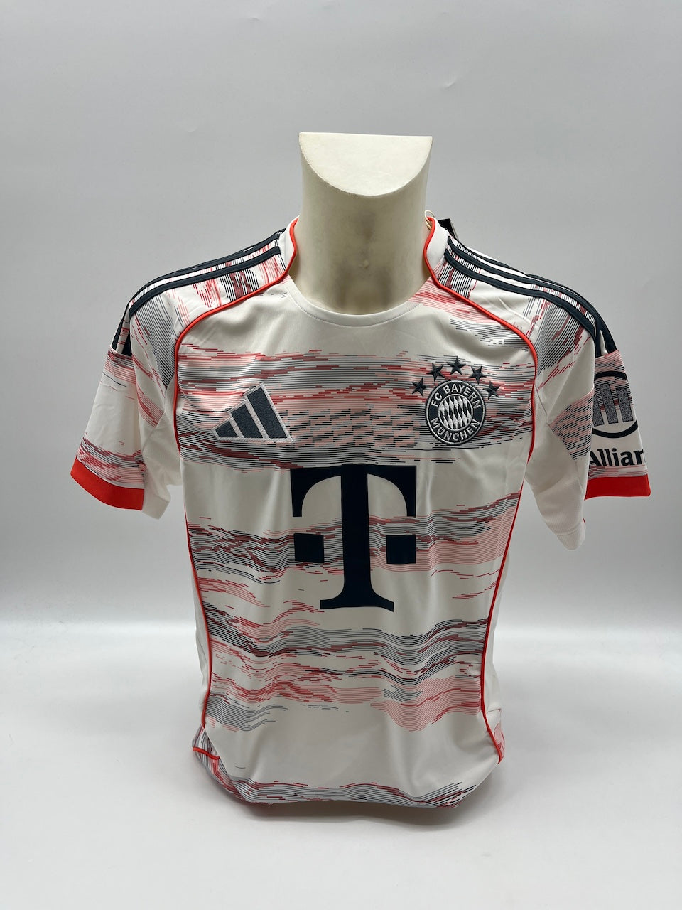 Bayern München Trikot Jonathan Tah signiert Autogramm Adidas COA M