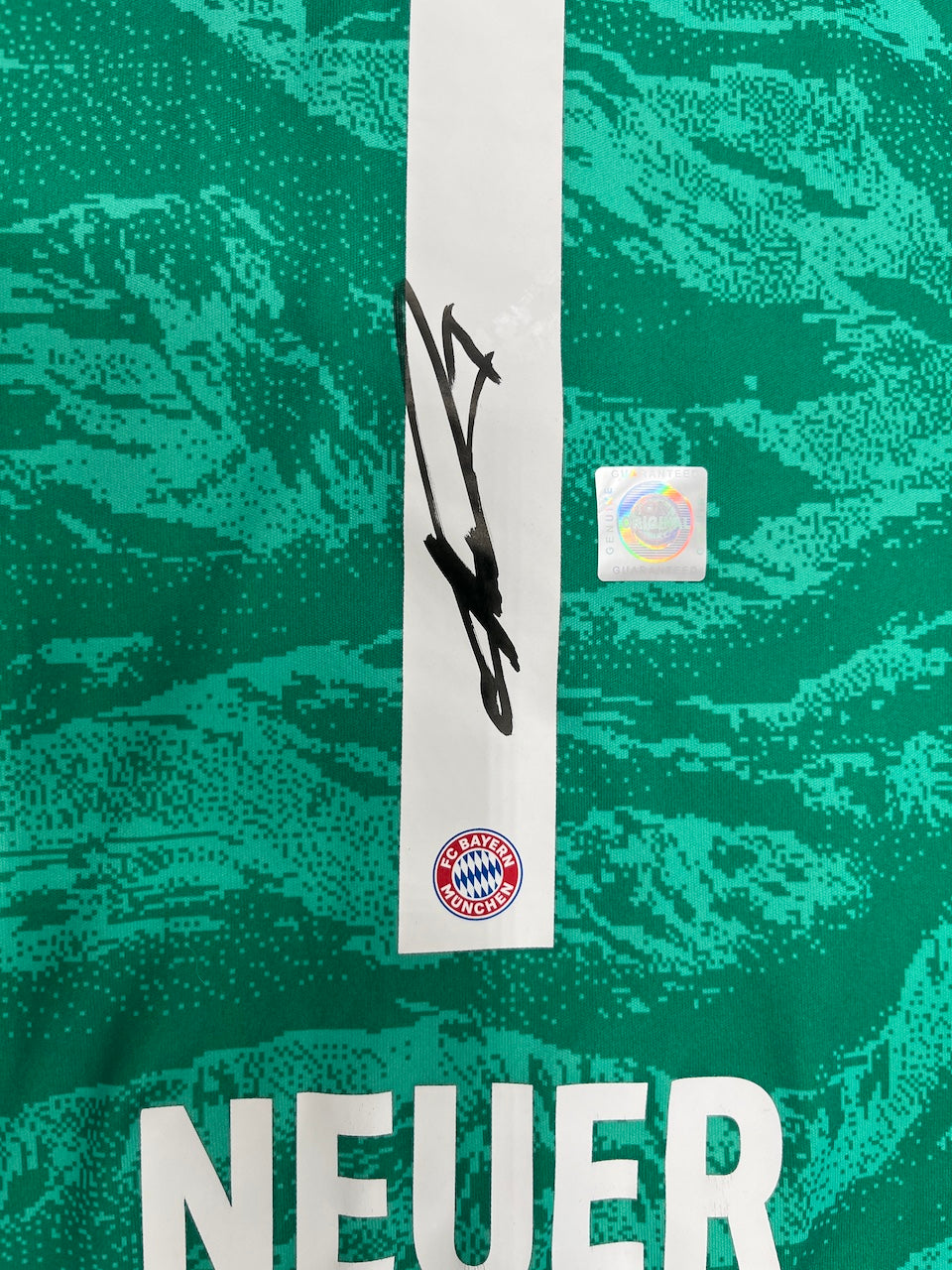 Bayern München Trikot Manuel Neuer signiert im Rahmen COA Adidas 140