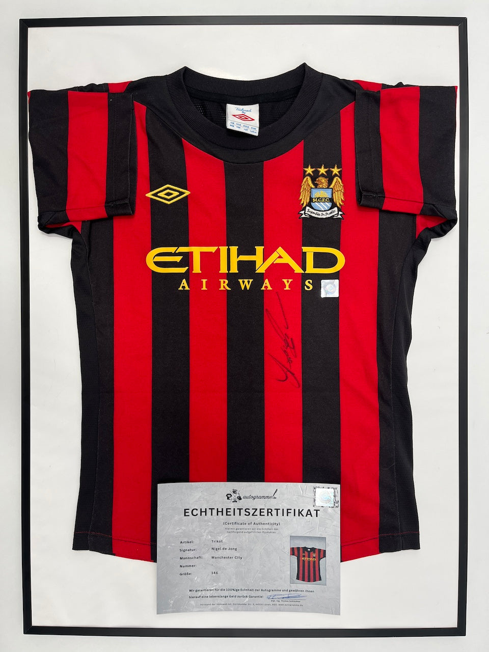 Manchester City Trikot Nigel de Jong signiert im Rahmen COA 146