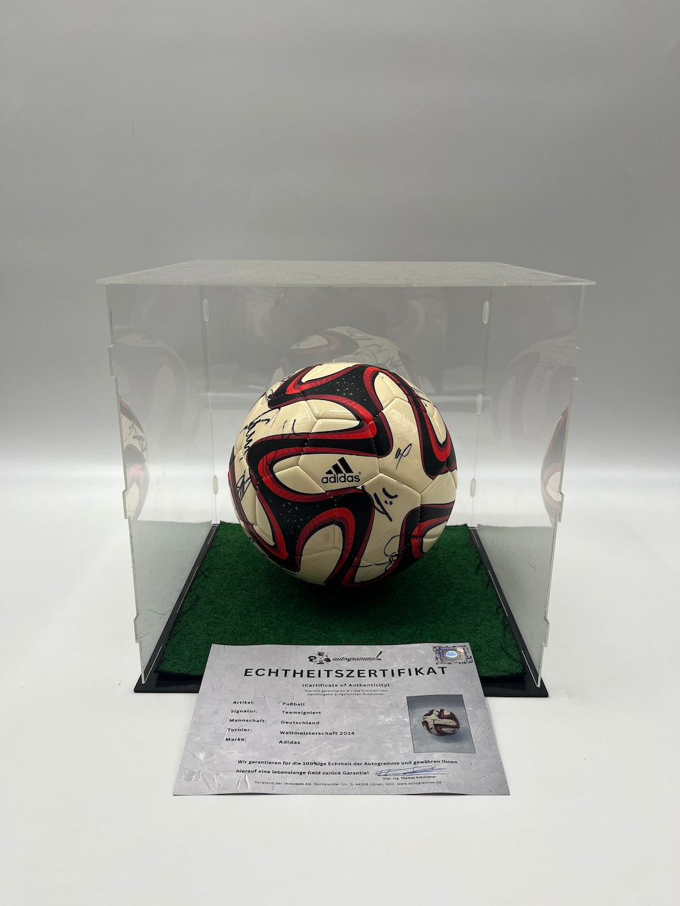 Fußball Teamsigniert WM 2014 in Vitrine DFB Unterschrift Autogramm Adidas Ball