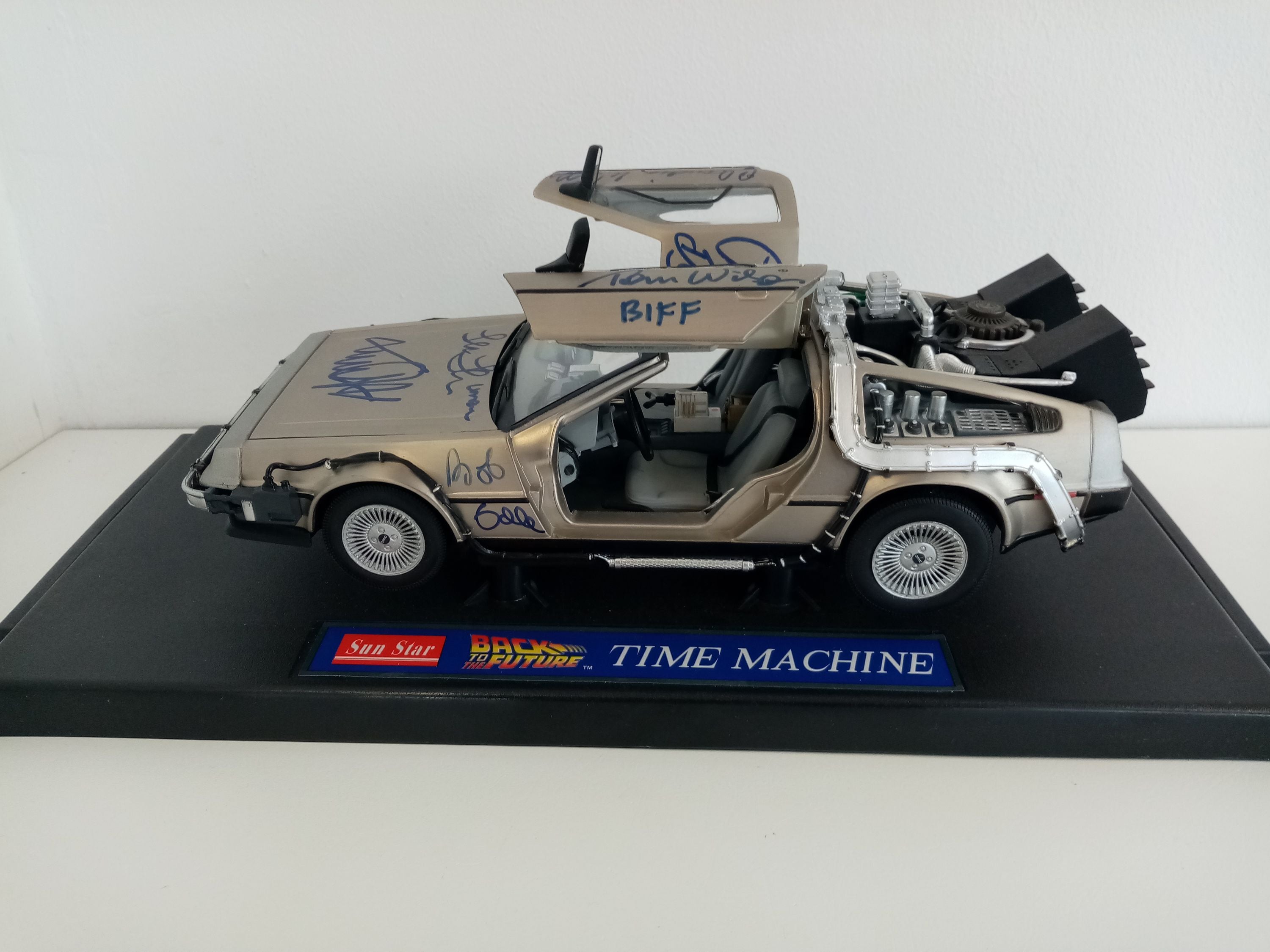 Back to the future model car signed by the actors of the film