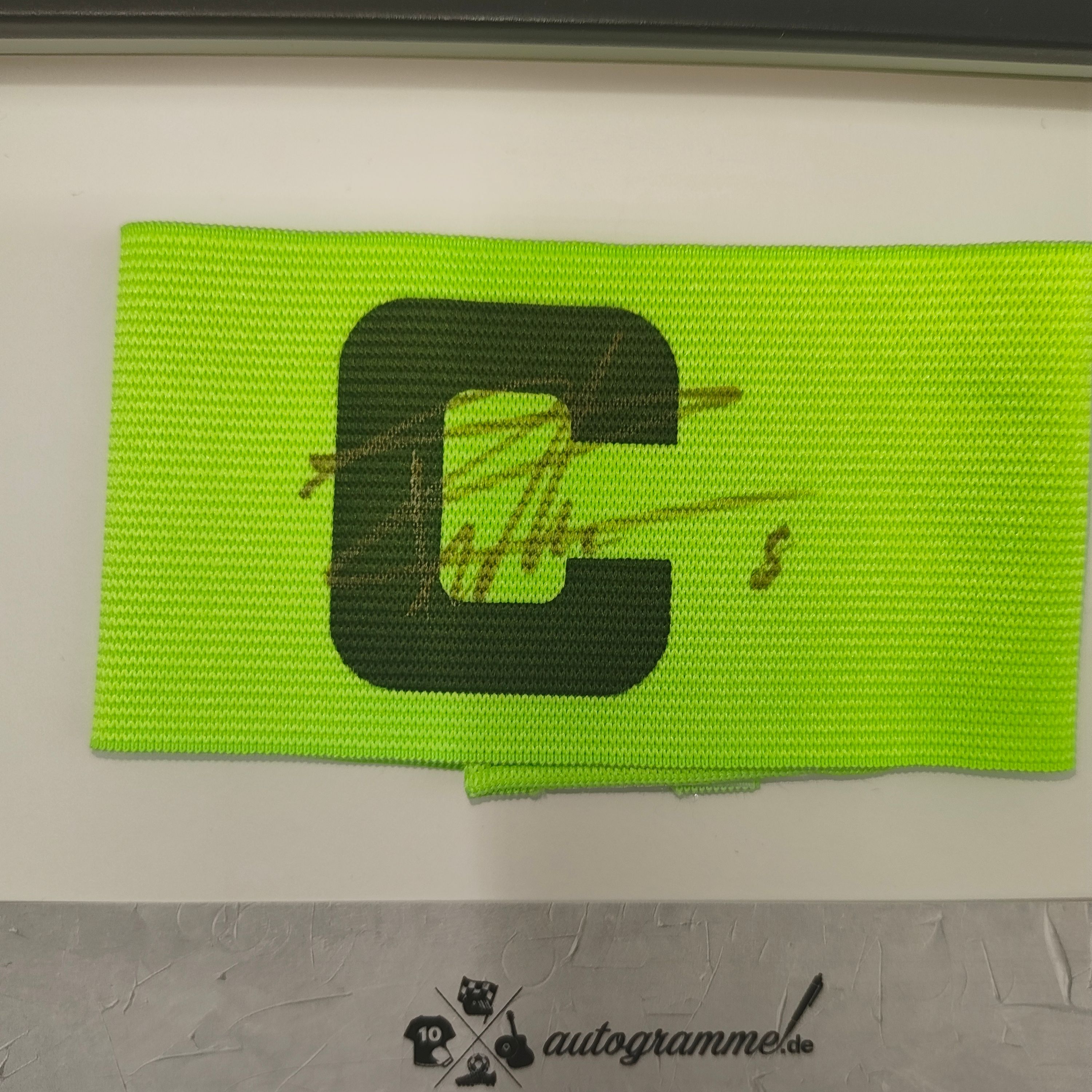 Kapitänsbinde Pedri signiert im Rahmen Spanien Autogramm COA Fußball