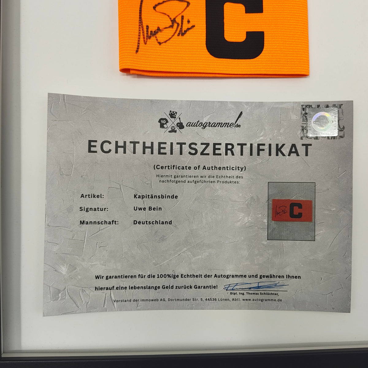 Kapitänsbinde Uwe Bein signiert im Rahmen Autogramm DFB COA