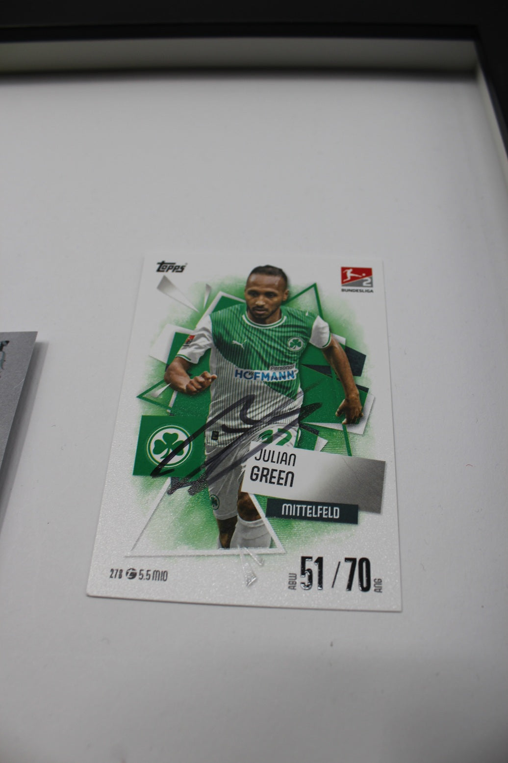 Kapitänsbinde Julian Green signiert im Rahmen Greuther Fürth COA grün