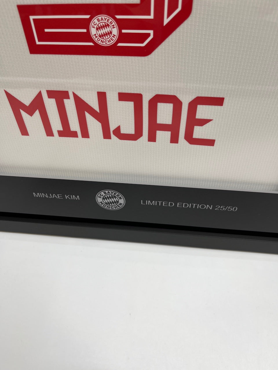 Bayern Munich jersey Kim Minjae signed in the framework of COA new adidas