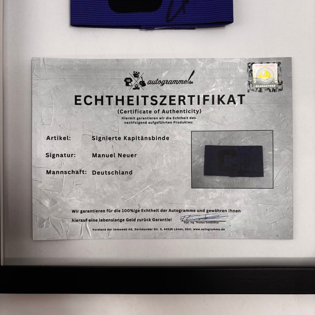 Kapitänsbinde Manuel Neuer signiert im Rahmen Deutschland Fußball Autogramm