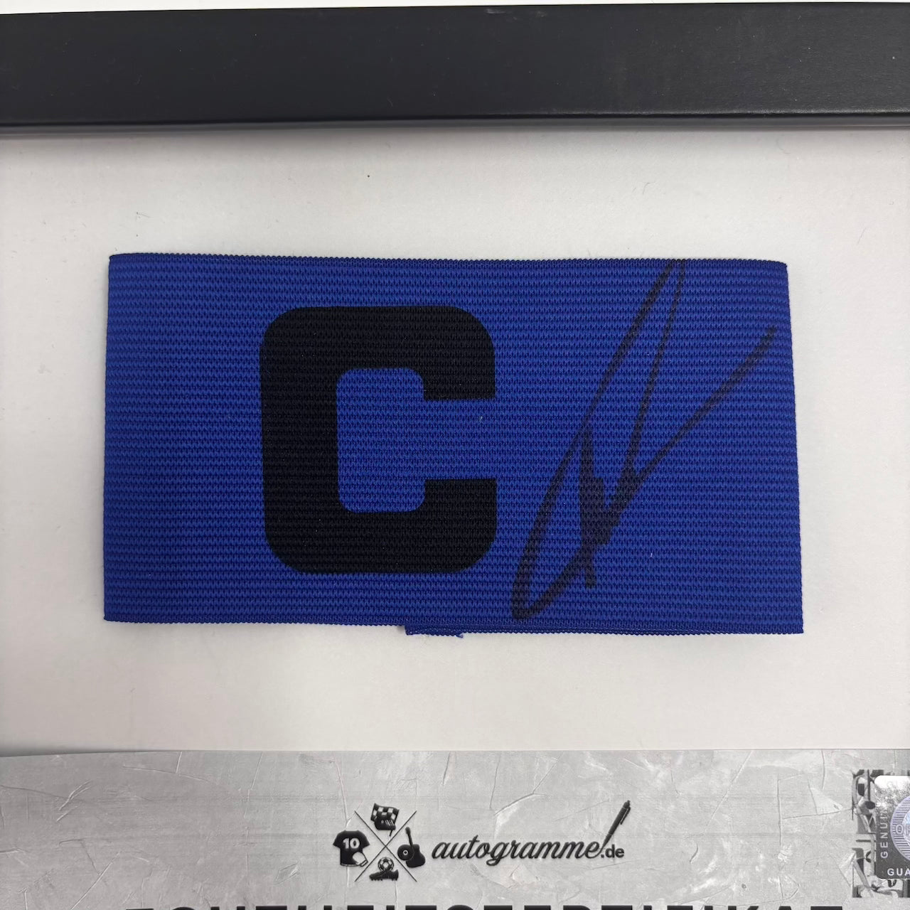 Kapitänsbinde Manuel Neuer signiert im Rahmen Deutschland Fußball Autogramm