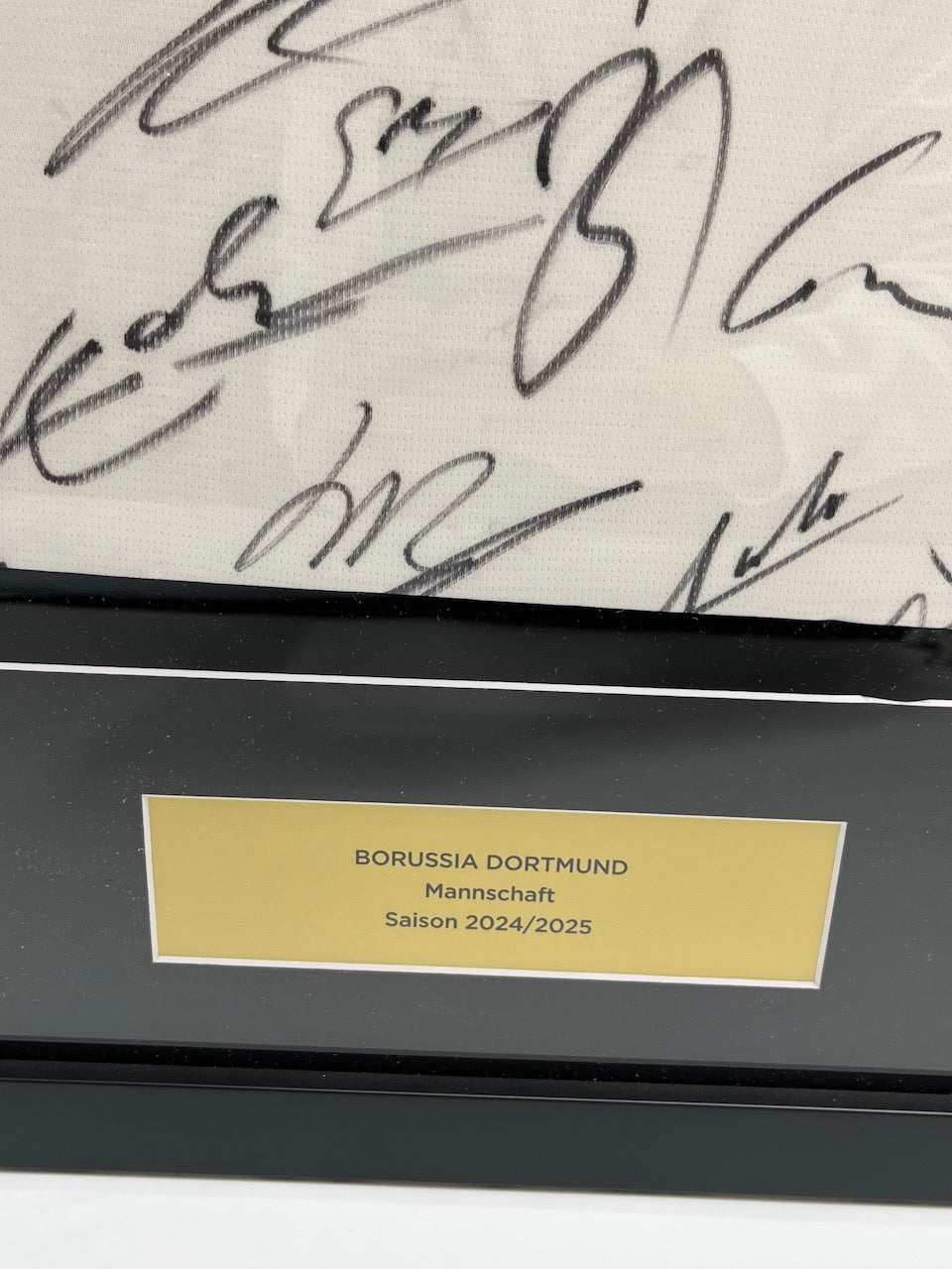 Borussia Dortmund Trikot 2024/2025 Teamsigniert im Rahmen Puma weiß BVB