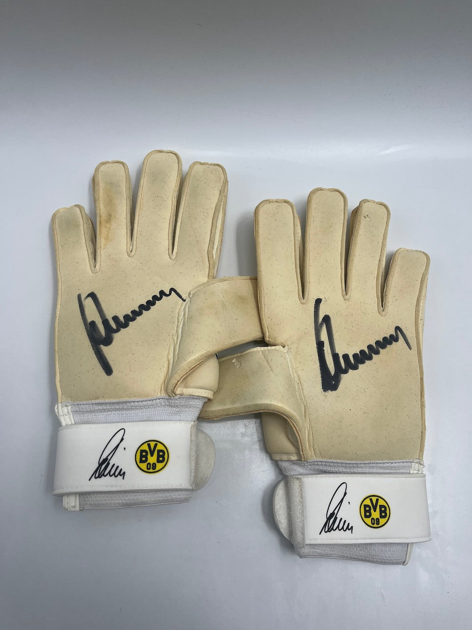 Matchworn goalkeeper gloves Roman Weidenfeller Borussia Dortmund BVB Puma