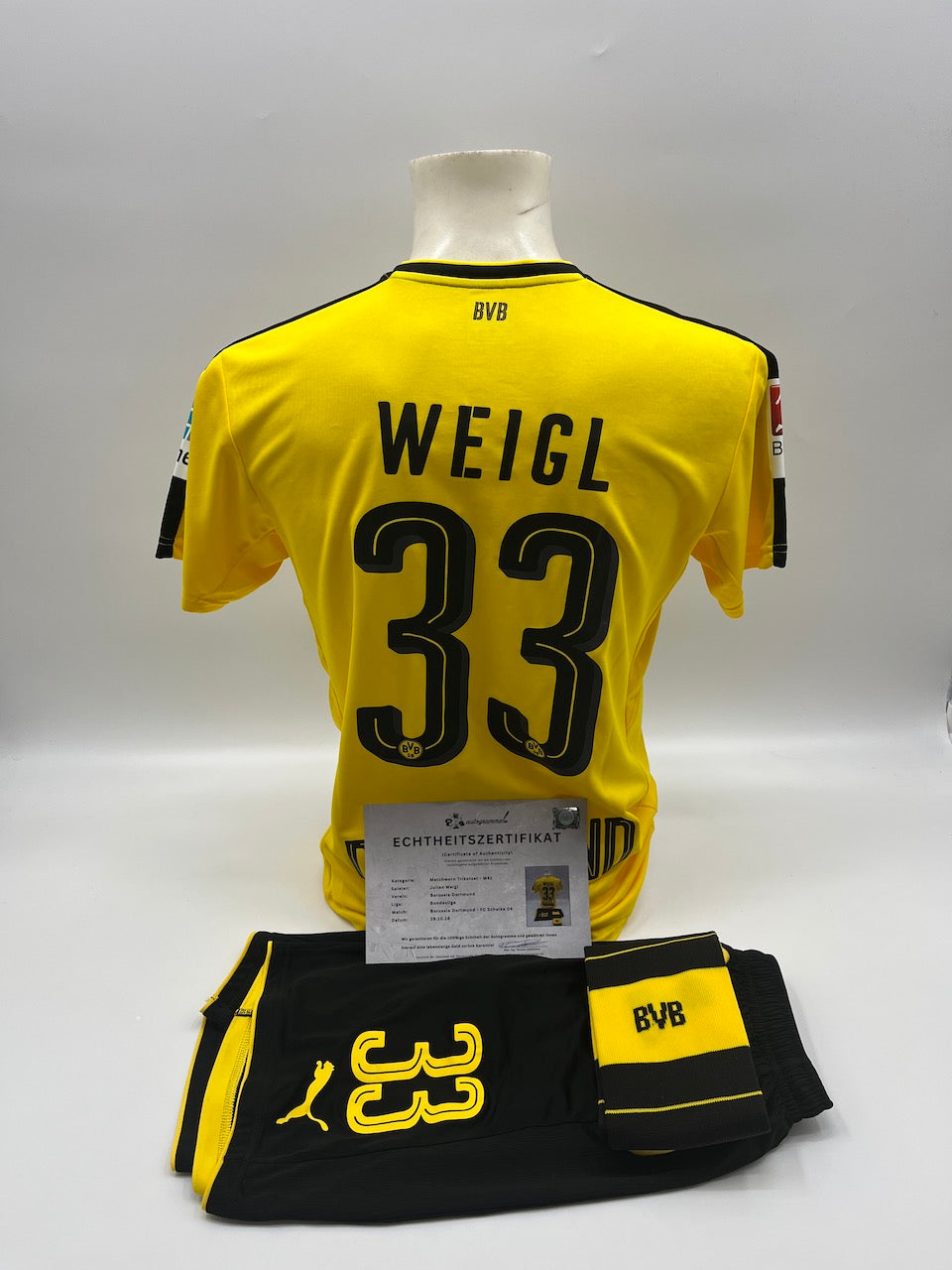 Match-worn Dortmund jersey set worn by Julian Weigl on October 29, 2016