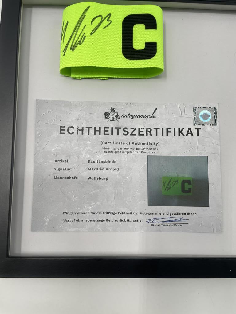 Kapitänsbinde Maximilian Arnold signiert im Rahmen Wolfsburg Autogramm COA