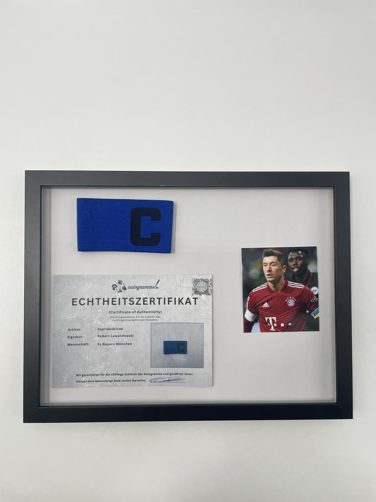 Kapitänsbinde Robert Lewandowski signiert im Rahmen FC Bayern München Fußball Autogramm