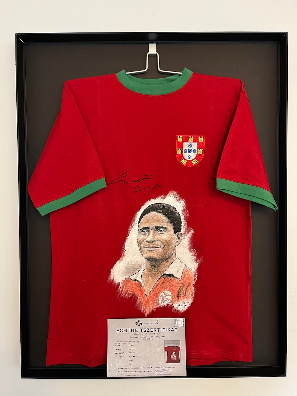 Portugal Repro Trikot Portrait Eusebio hand painted and signed COA