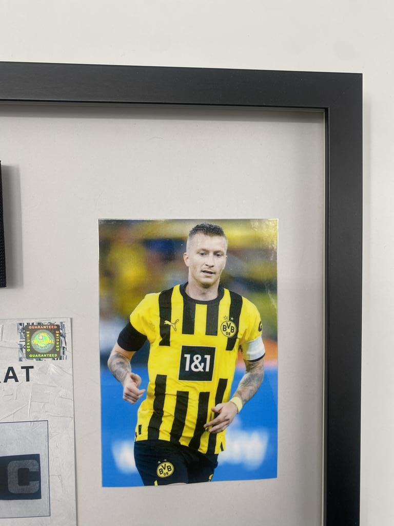 Kapitänsbinde Marco Reus signiert im Rahmen Borussia Dortmund Autogramm COA