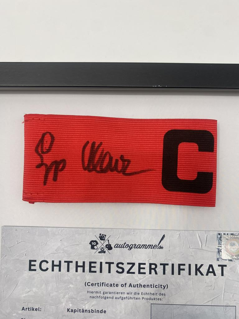 Kapitänsbinde Sepp Maier signiert im Rahmen DFB Fußball COA Autogramm