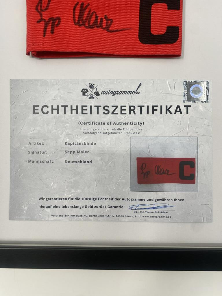 Kapitänsbinde Sepp Maier signiert im Rahmen DFB Fußball COA Autogramm