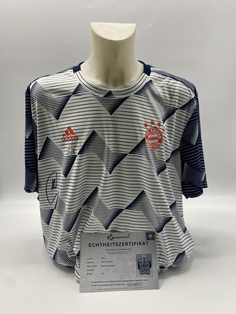 Bayern Munich shirt signed by Manuel Neuer, Adidas 3XL
