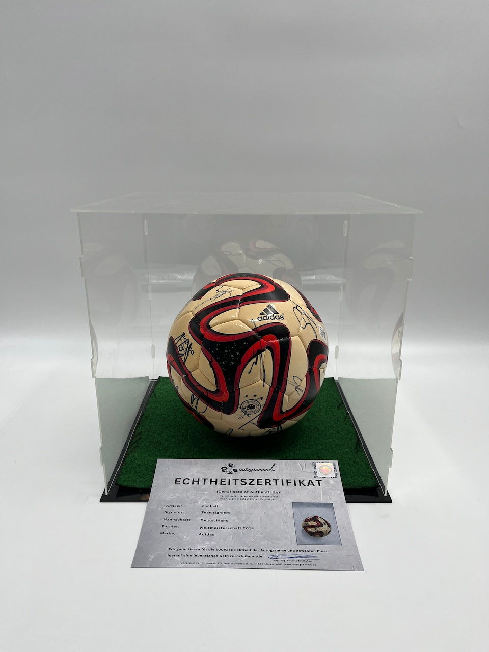 Fußball Teamsigniert WM 2014 in Vitrine DFB Unterschrift Autogramm Adidas Ball