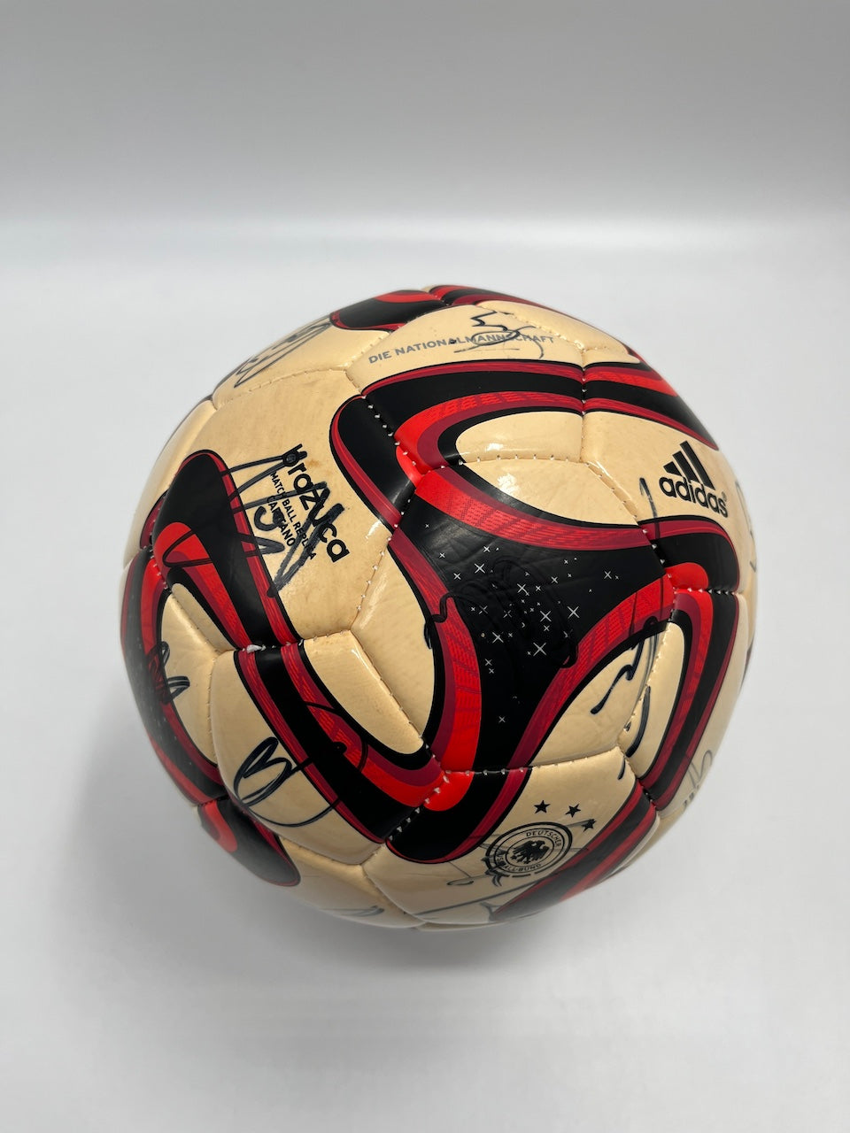 Fußball Teamsigniert WM 2014 in Vitrine DFB Unterschrift Autogramm Adidas Ball