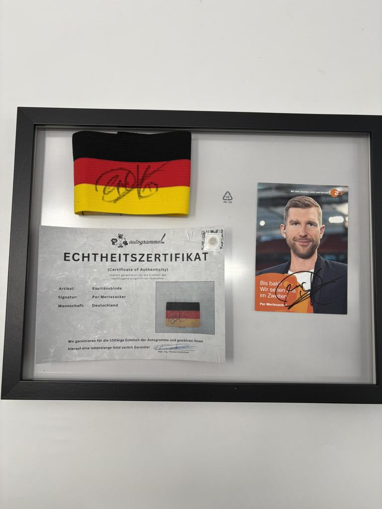 Kapitänsbinde Per Mertesacker signiert im Rahmen DFB Fußball Autogramm COA