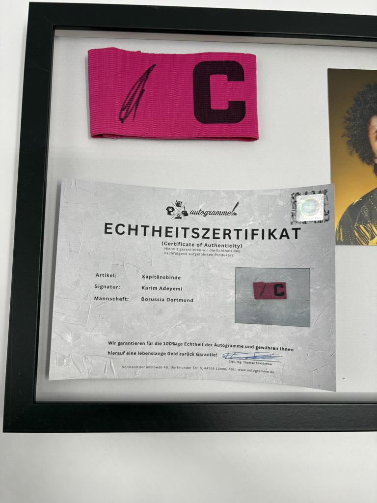 Kapitänsbinde Karim Adeyemi signiert im Rahmen Borussia Dortmund Autogramm COA