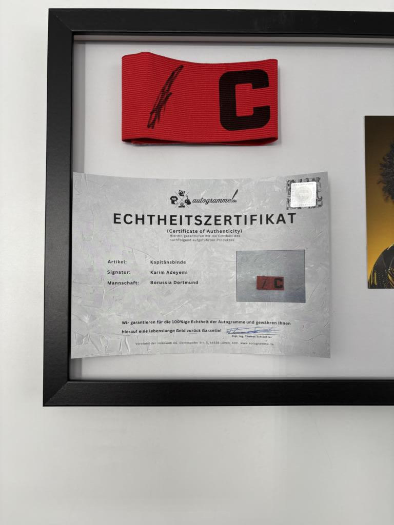 Kapitänsbinde Karim Adeyemi signiert im Rahmen Borussia Dortmund Autogramm COA