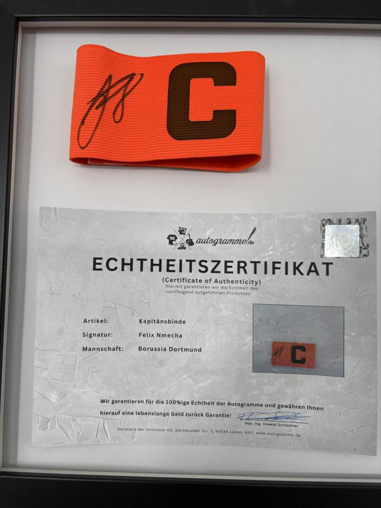 Kapitänsbinde Felix Nmecha signiert im Rahmen Borussia Dortmund COA