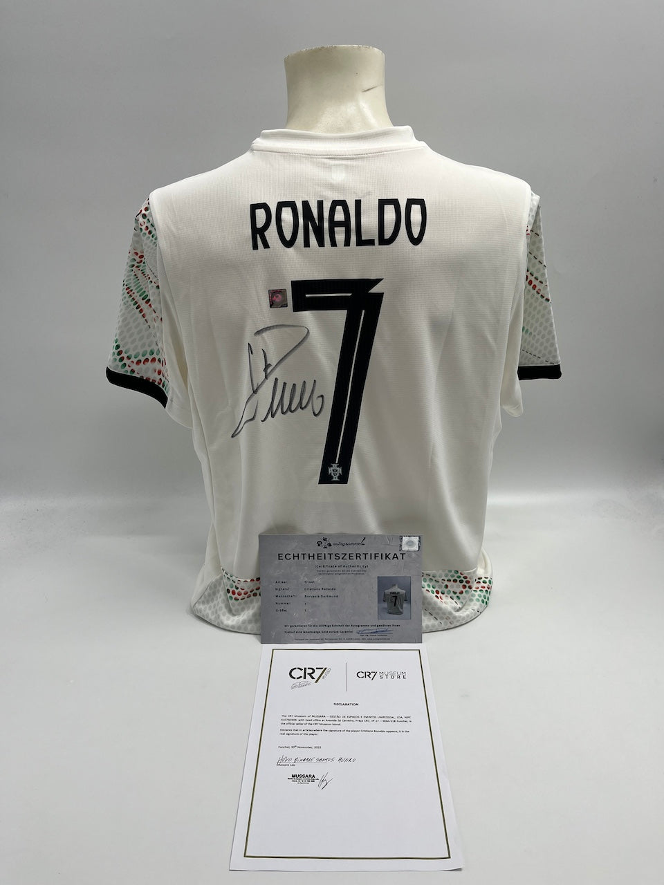 Portugal Trikot Cristiano Ronaldo signiert Autogramm COA Fußball weiß L