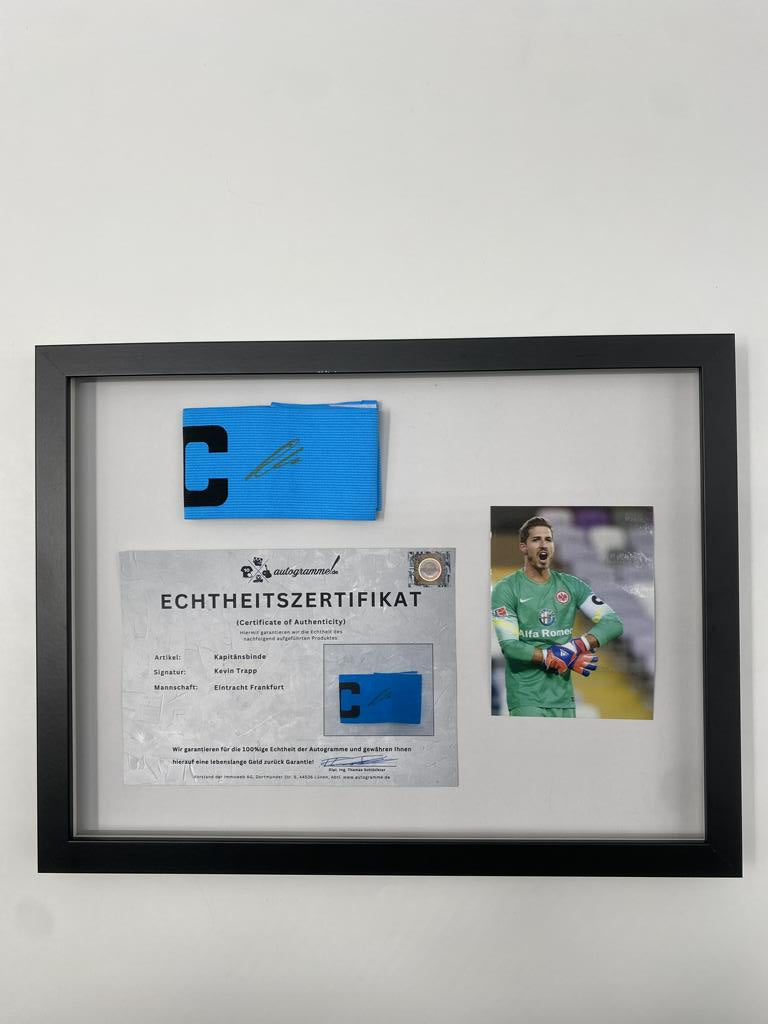 Kapitänsbinde Kevin Trapp signiert im Rahmen Eintracht Frankfurt Autogramm COA