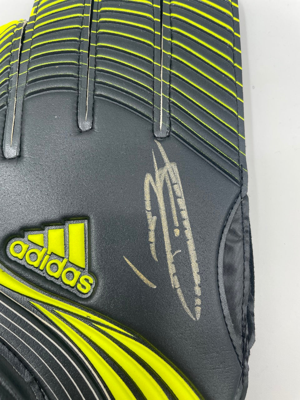 Goalkeeper glove Koen Casteels signed autograph wolfsburg new coa