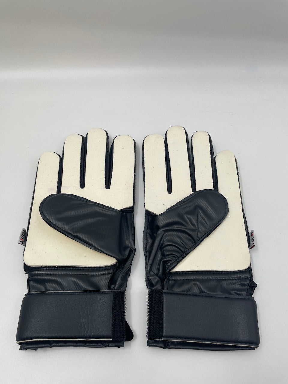 Goalkeeper glove Koen Casteels signed autograph Wolfsburg Coa