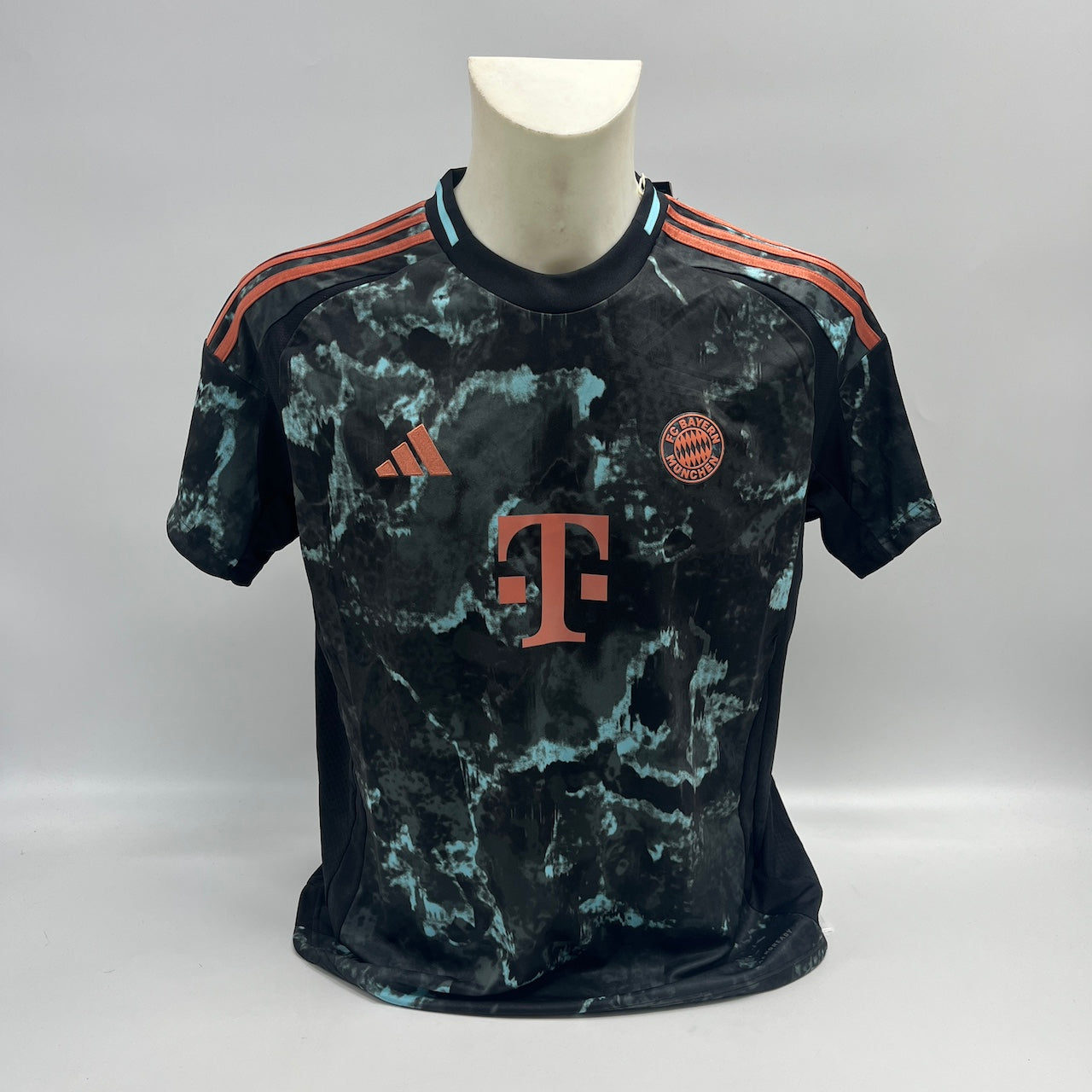Bayern München Damentrikot Michael Olise signiert Autogramm Adidas COA XL