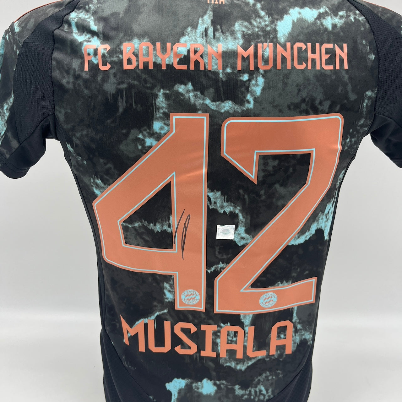 Bayern München Damentrikot Jamal Musiala signiert Autogramm Adidas COA XS