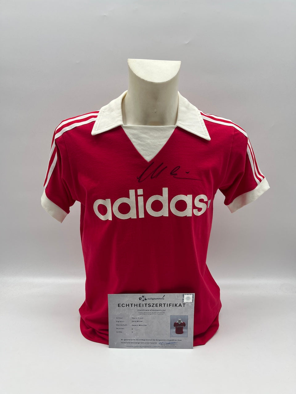 Bayern Munich reproduction jersey, signed by Gerd Müller, Adidas size S